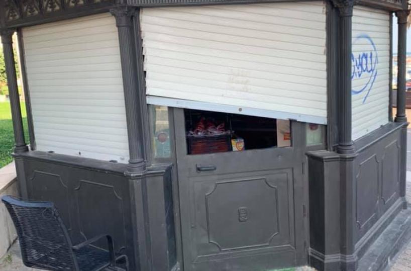 Torre a Mare, vandali in azione al chioschetto della p.zza del Porto