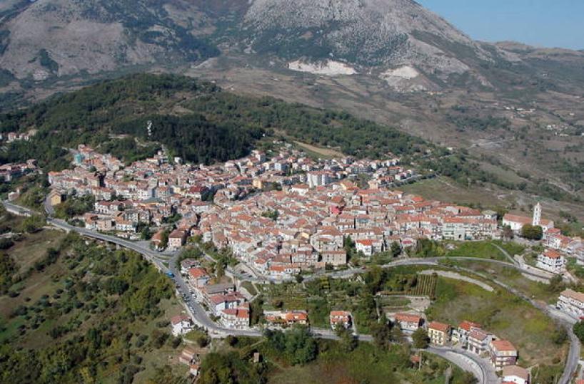 Latronico, «Venite e vivere qui, niente tasse e terme gratis». Da Basilicata ricetta anti spopolamento