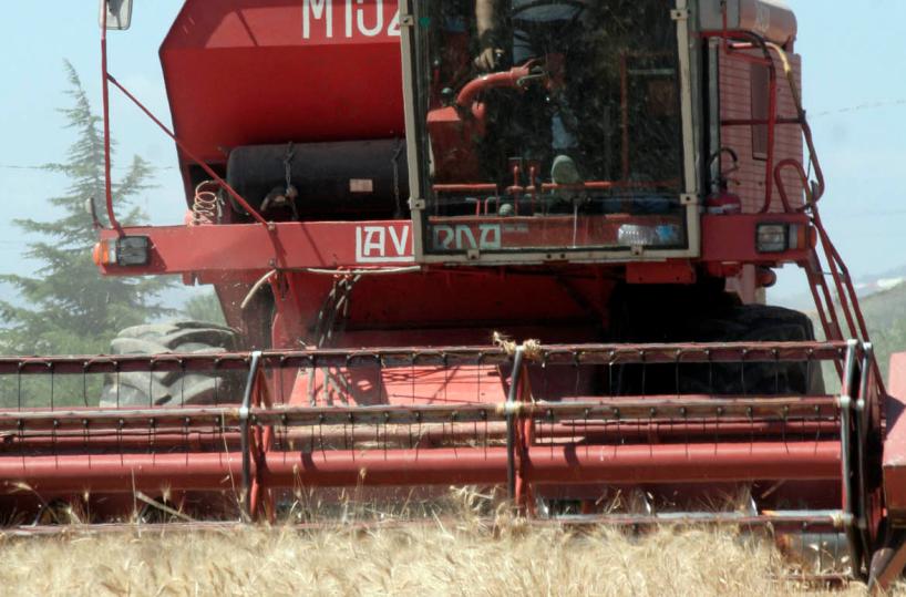 Genzano, schiacciato da mietitrebbia: muore 66enne di Altamura
