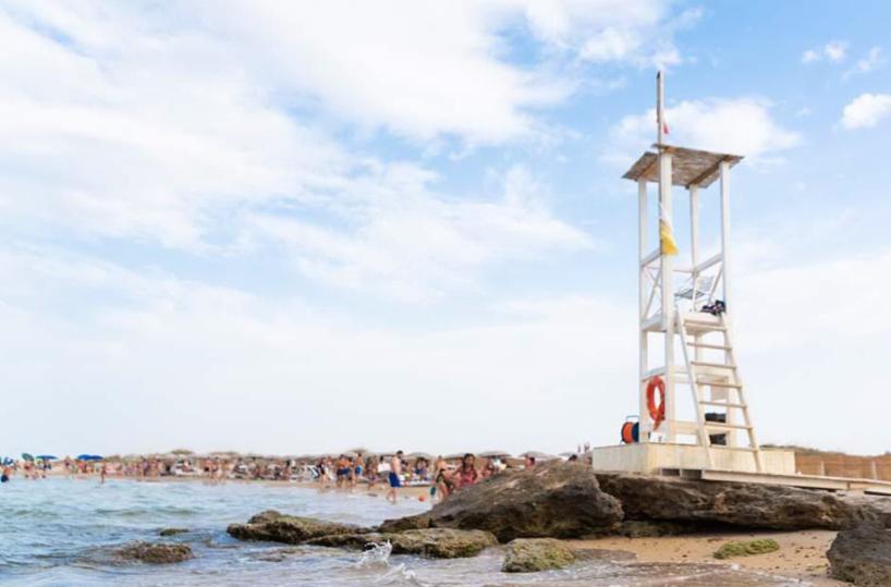 Intera famiglia rischia di affogare a Casalabate: salvate 4 persone
