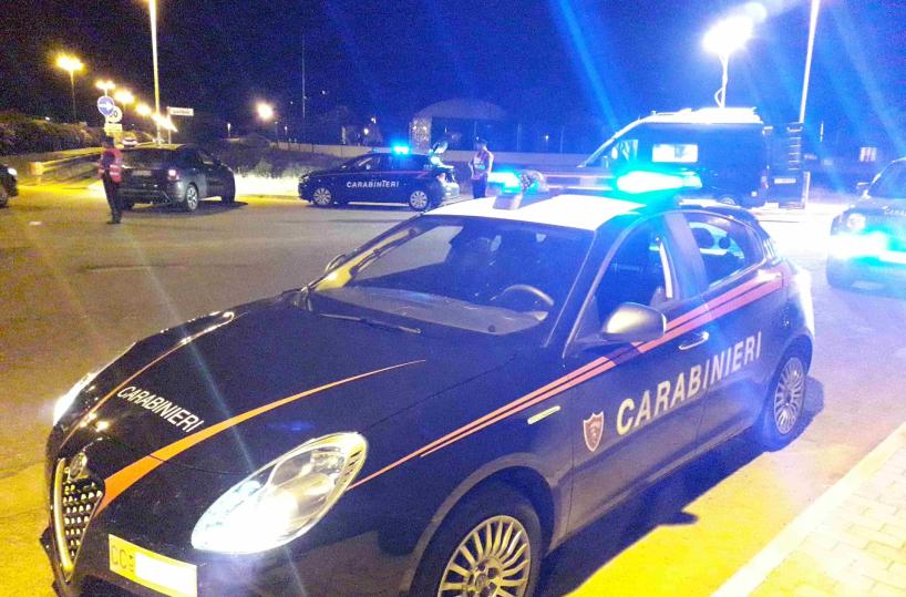 Policoro, ubriaco investe gruppo di giovani e scappa: arrestato