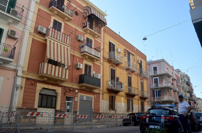 Bari, cede solaio: evacuata palazzina al Libertà, senza casa 6 famiglie