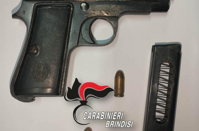 Paura a Torre Canne, dopo lite spara contro 2 passanti: arrestato 