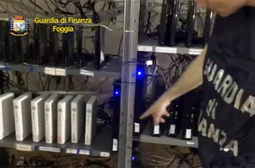 Estorsione, Gdf di Taranto arresta ex consigliere e ex assessore