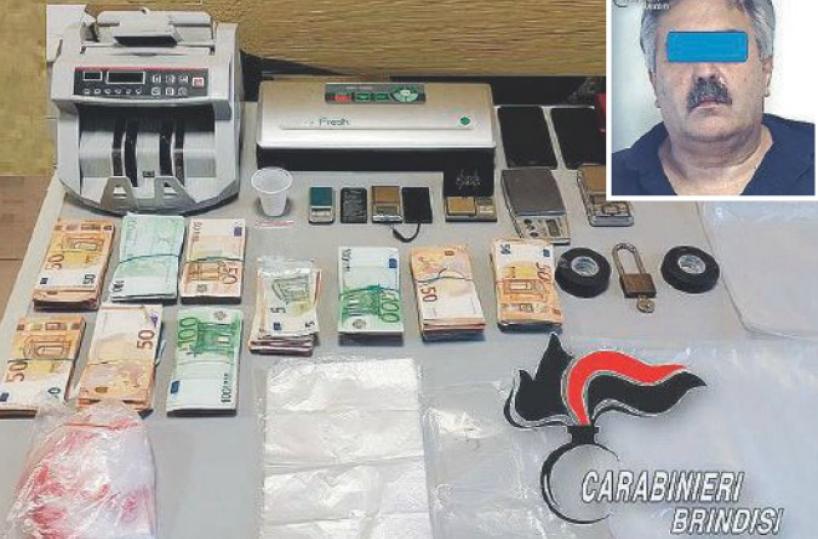 In auto 46mila euro, in casa bilancino sporco di cocaina: arrestato ex finanziere