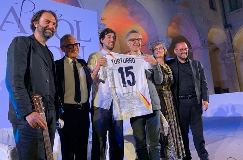 Consegnato a John Turturro Premio Apollonio a Lecce: «Penso a un film in Puglia»