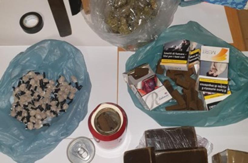 Bari, nel garage un bazar con droga di tutti i tipi: arrestato 46enne di Madonnella