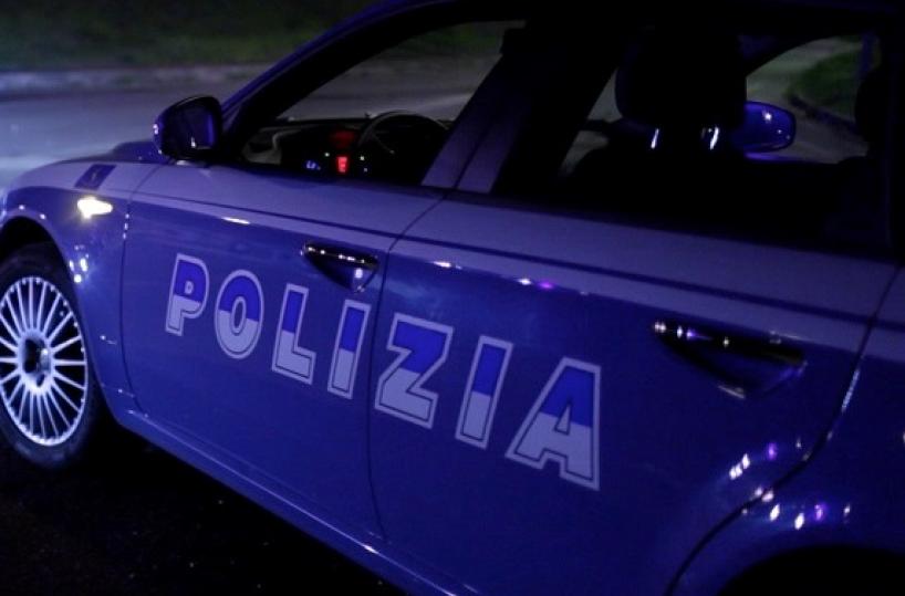 Taranto, minaccia la compagna e strattona i poliziotti: denunciato 37enne