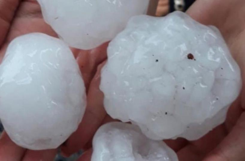 Maltempo Pescara, chicchi grandine grandi come arance