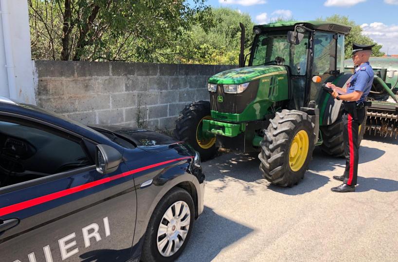 Erchie, guidava un trattore rubato del valore di 50mila euro: arrestato