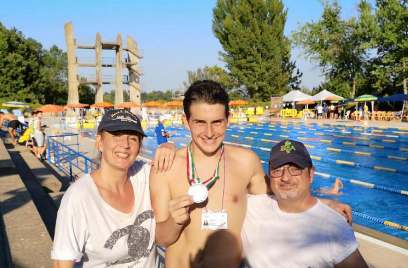 Nuoto, 21enne autistico tarantino &egrave; medaglia d&rsquo;oro nello stile libero
