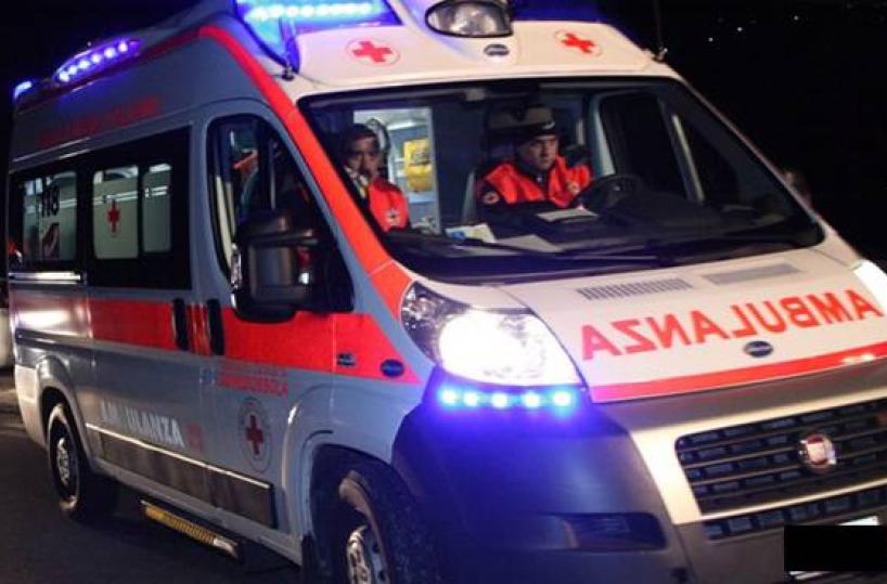 Lesina, auto impatta contro furgone: un morto e un ferito