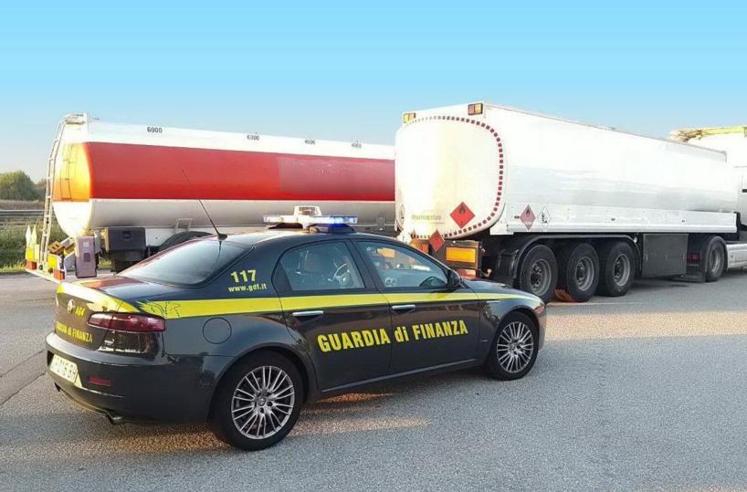 Gasolio di contrabbando da Est Europa, 3 arresti e 83 denunce in tutta Italia, anche in Puglia