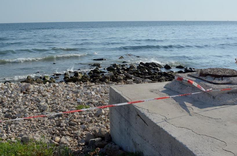 Bari, liquami in mare: divieto di balneazione su tutta la spiaggia di Torre Quetta