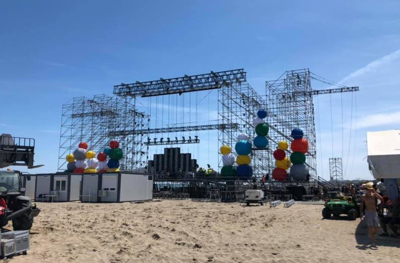 Barletta si prepara al Jova Beach Party: ecco come sarà il palco