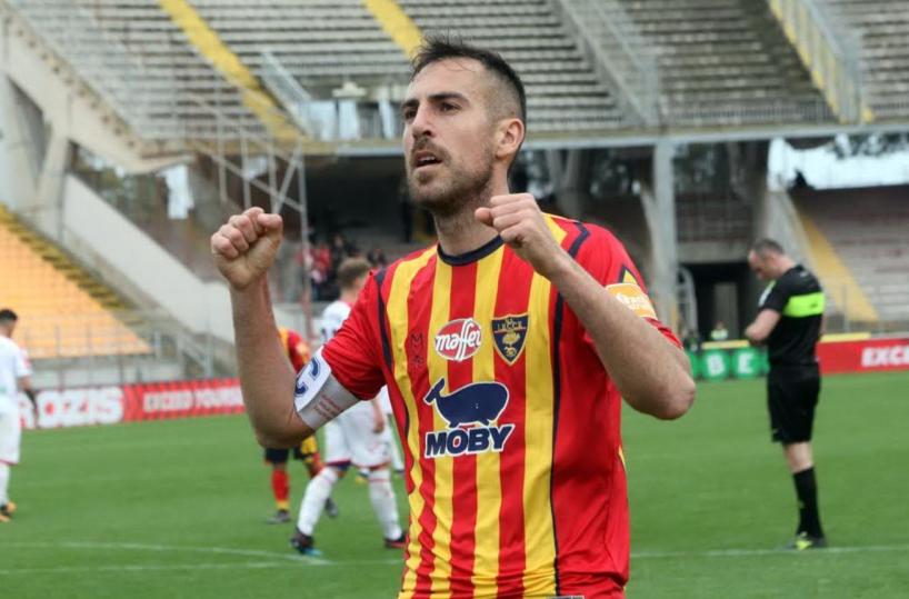 Lecce, Mancosu si infortuna: abbandonato il ritiro