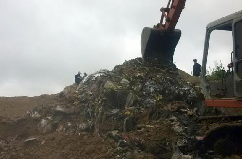 Deliceto, incendio in discarica: forse è doloso