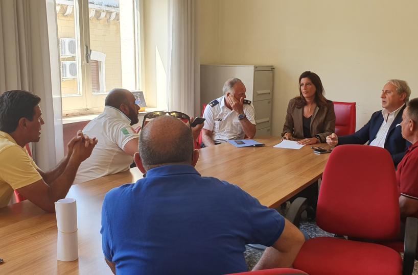 Blitz al molo San Nicola, ass. Palone incontra pescatori: «Regole vanno rispettate»