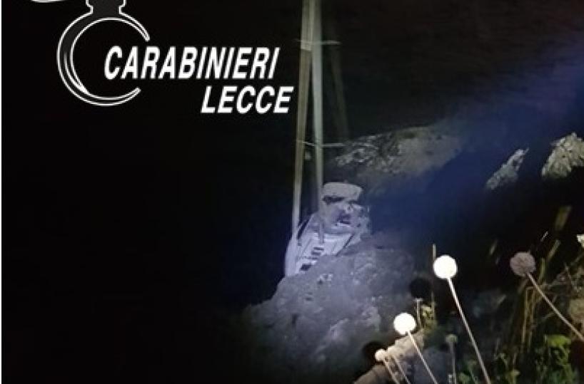Santa Cesarea Terme, veliero si incaglia sugli scogli: trasportava 18 migranti