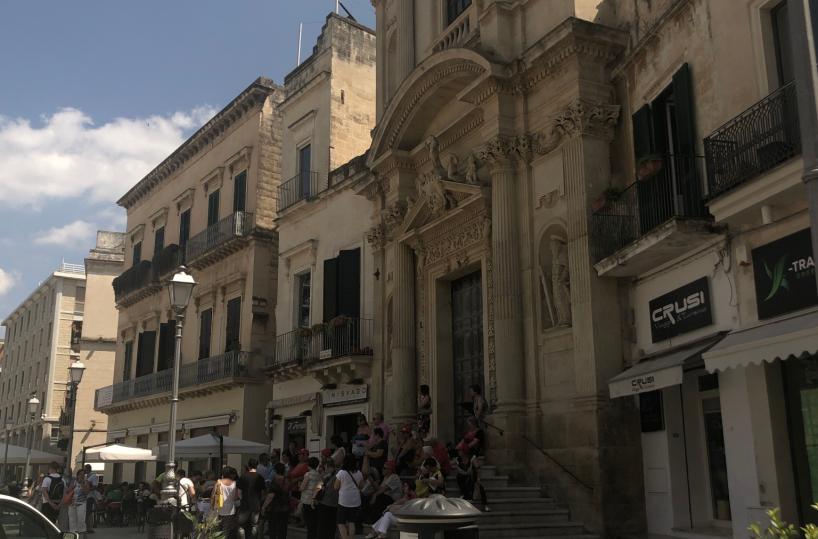 Lecce, crolli in chiesa: chiude per lavori Santa Maria della Grazia 