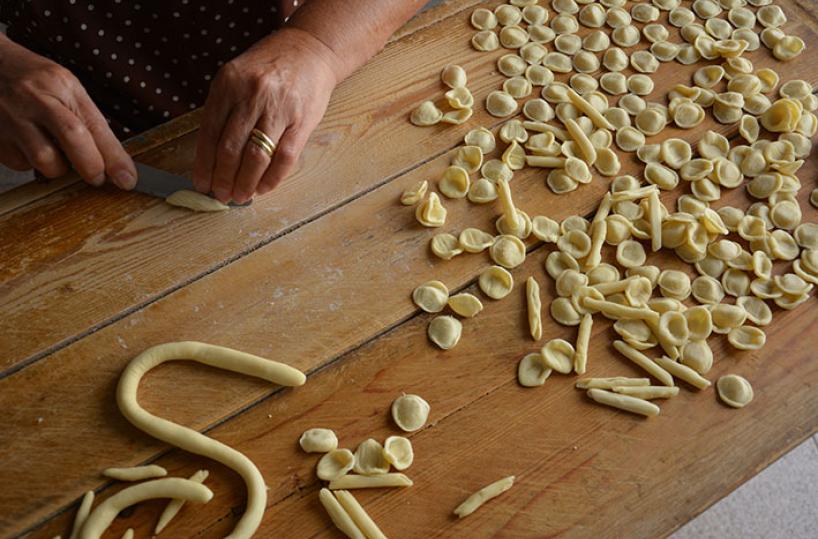 Grottaglie, con Orecchiette nelle 'nchiosce la Puglia va "on the road"