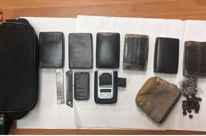 Taranto, in casa 600 grammi di hashish: arrestato 20enne