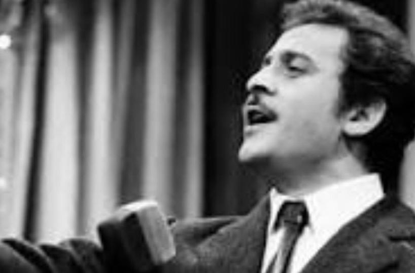 «Meraviglioso» Mister Volare e la lezione di poesia