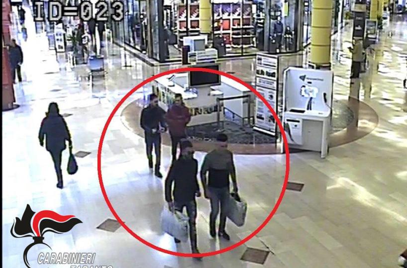 Rapine in case e negozi nel Barese e Tarantino: 7 arresti a Cassano Murge, 2 ricercati