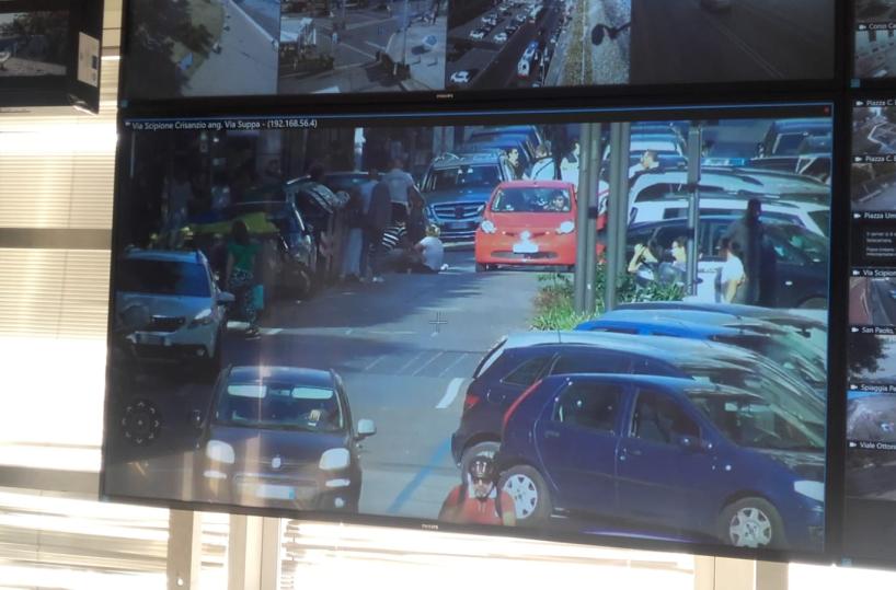 Bari, auto investe donna di 49 anni: trasportata d'urgenza alla Mater Dei