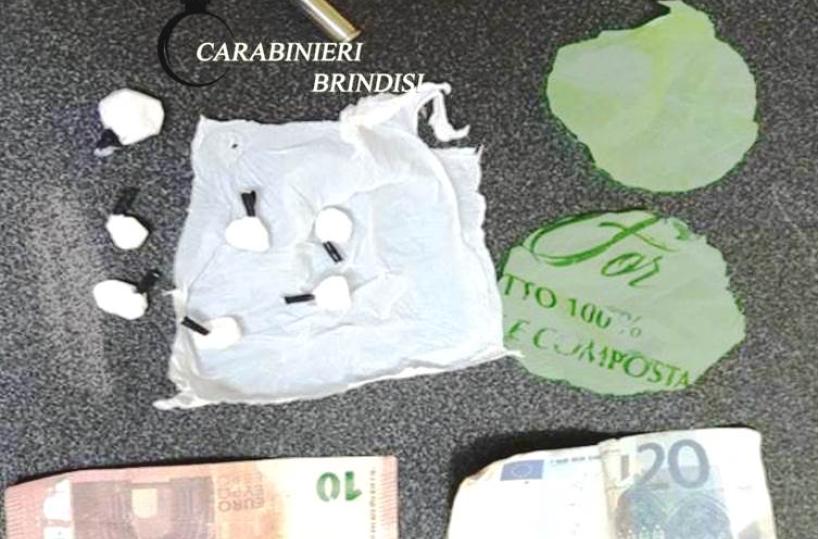 Carovigno, in casa droga e soldi falsi, allacciato abusivamente alla rete elettrica dal 2016: arrestato
