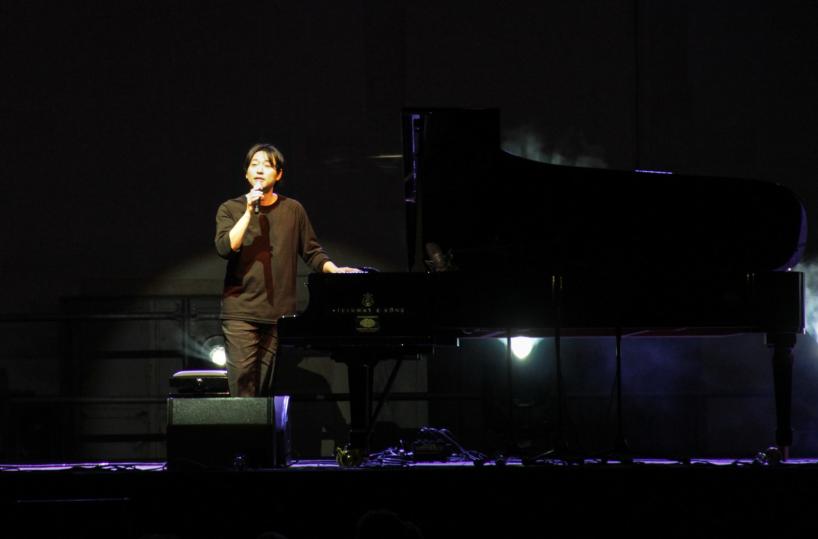 Yiruma incanta la Puglia, tra duetti e improvvisazioni. Il 9 agosto bis a Otranto