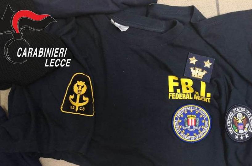 Lequile, si aggira con finta divisa dell'Fbi e accessori della polizia: arrestato