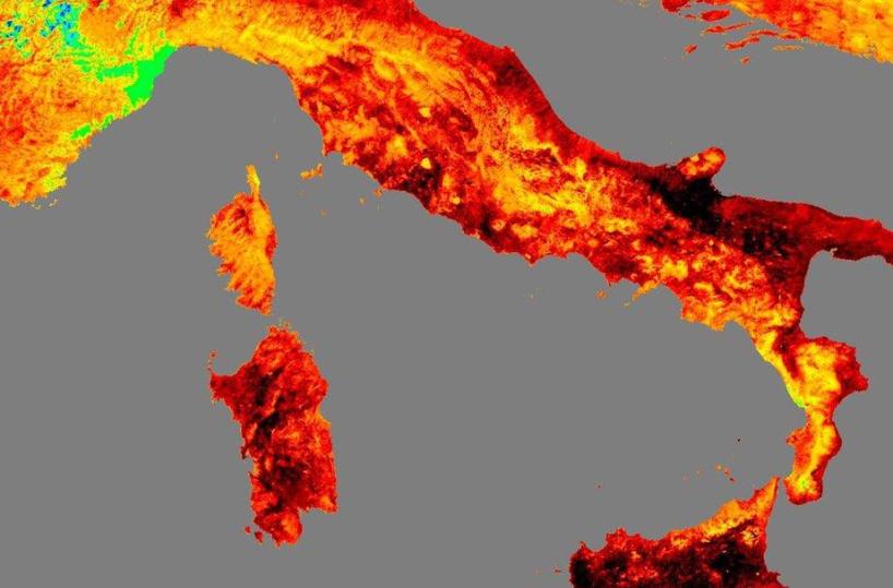 La Puglia brucia, per l'ESA la temperatura della superficie supera i 50 gradi