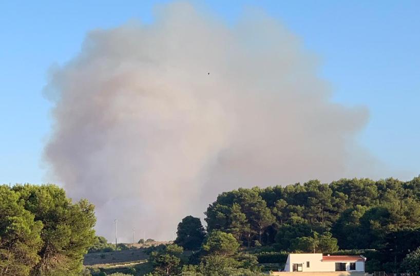 Otranto, incendio a Baia dell'Orte: fiamme divorano la macchia