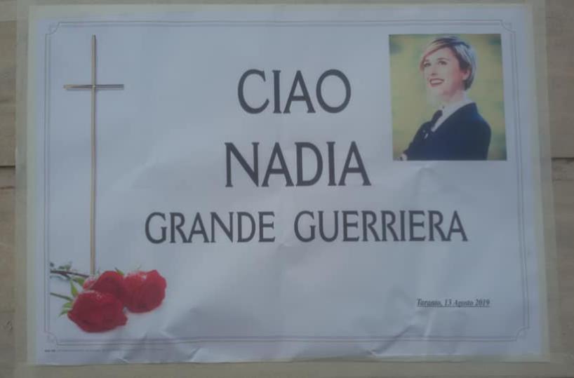 Taranto, folla alla messa per Nadia Toffa, il vescovo: «Infondeva serenità»