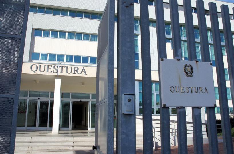 Taranto, litiga con la moglie incinta e aggredisce agenti: arrestato