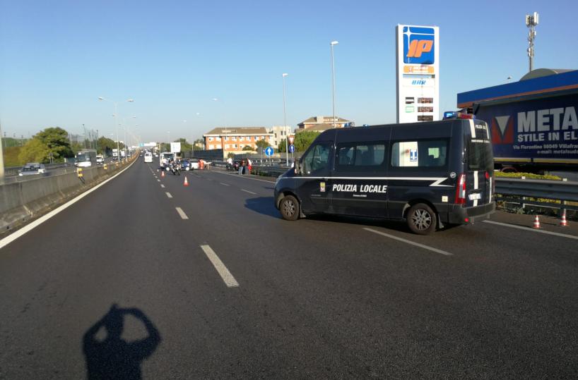 Bari, scontro tra 2 auto sulla statale 16: due feriti e code in direzione nord