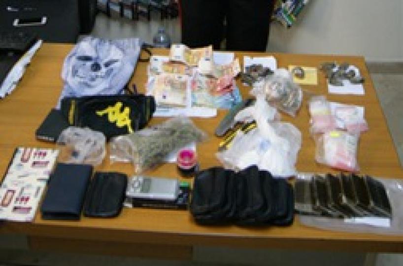 Bari, fiumi di droga in casa: arrestati un uomo e una donna in due diverse operazioni