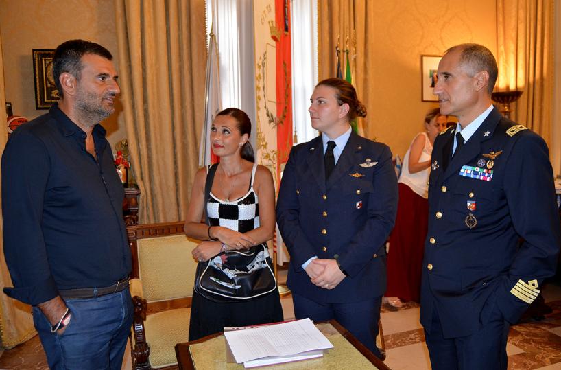 Bari, salvarono bimbo da annegamento: Decaro ringrazia due donne