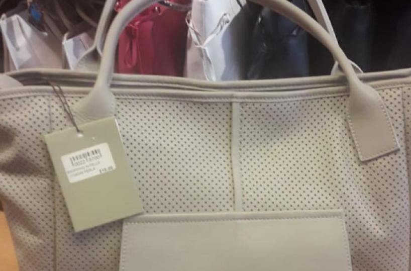 Bari, ruba borsa da vetrina di un negozio in centro: bloccato georgiano