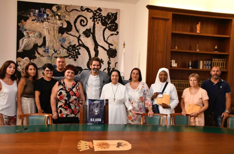 Lecce, il Comune consegna 146 tessere dello stadio per bambini disagiati