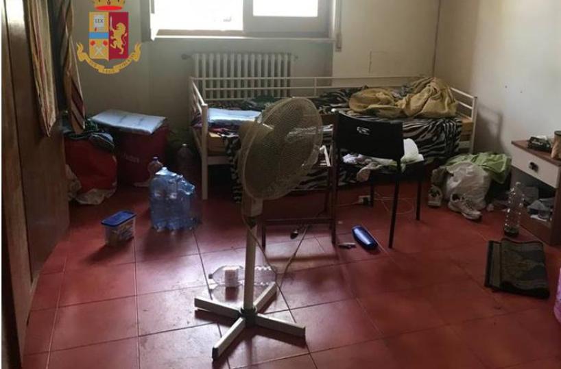 Castellaneta, braccianti africani sottopagati e costretti a vivere nella sporcizia: 2 denunce