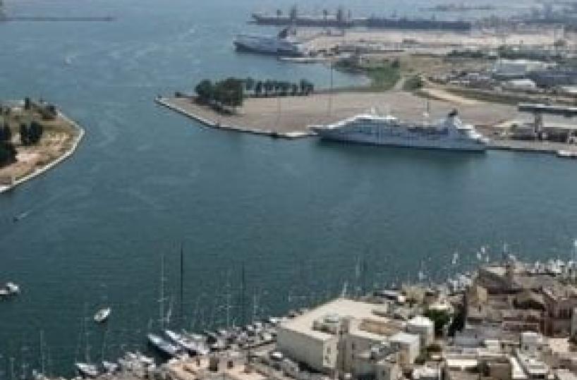 Carbone Arcelor Mittal nel porto di Brindisi: il sindaco Rossi insorge 