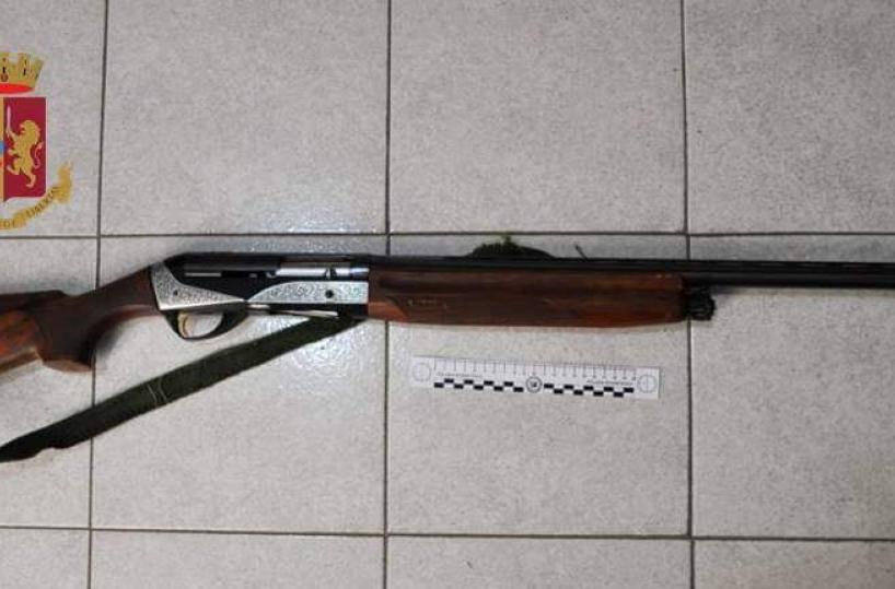Grottaglie, beccati con droga e un fucile: arrestati due cugini 