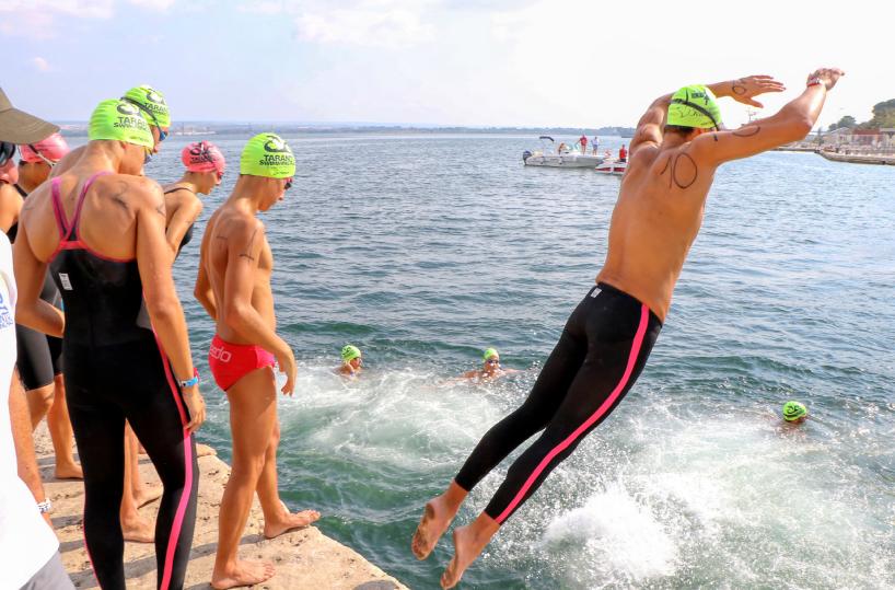 Taranto, «Swimming Race» show: i due mari sono vincenti