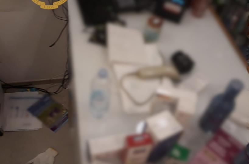 Bari, rapinano parafarmacia e picchiano titolare: 2 arresti