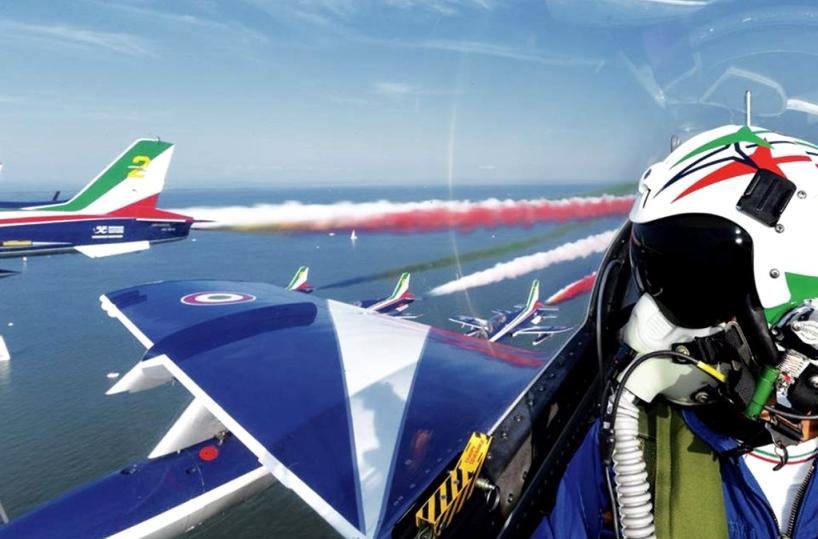 Bari, i pazienti di Oncoematologia pediatricaper un giorno piloti delle Frecce tricolori