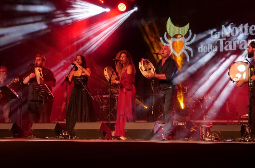 Andria, la festa patronale si chiude con Avitabile e l'Orchestra Popolare Notte della Taranta