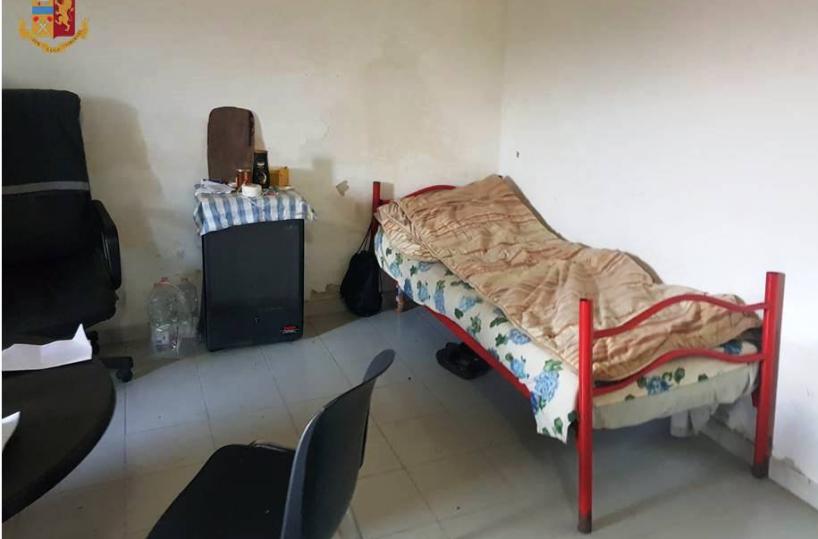 Manduria, operai sfruttati e sottopagati: sospesa attività caseificio, 3 denunce