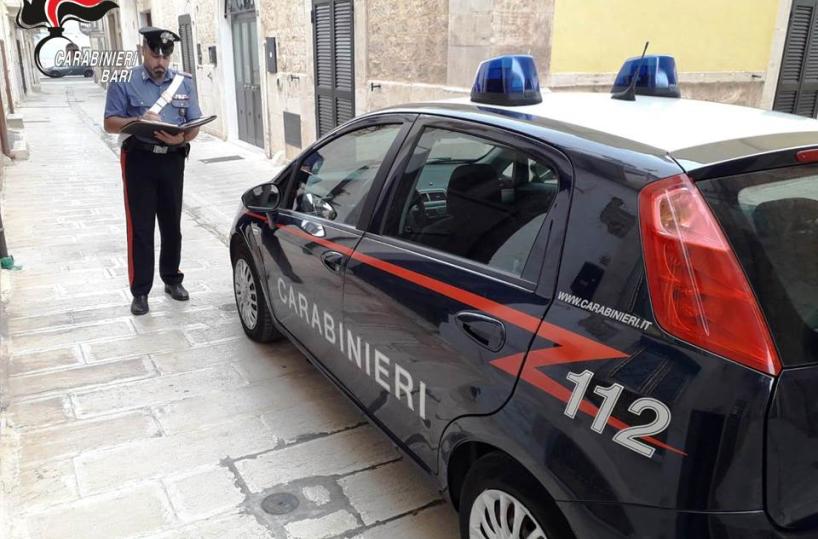 Grumo Appula, liti in famiglia: 25enne spara contro casa del nonno, arrestato